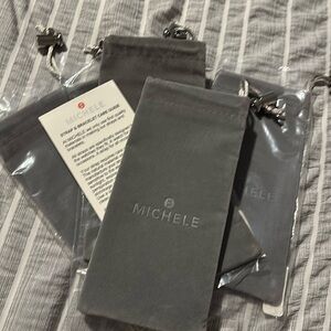 Michele pouch-6 piece
Great for watches, jewelry or sunglasses case